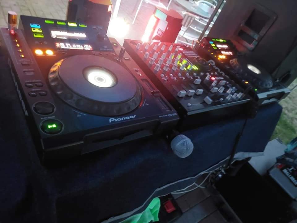 Dj Bolvári néhány órás dj műsor